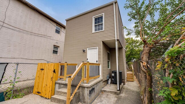 Building Photo - 1279 Indianola Ave