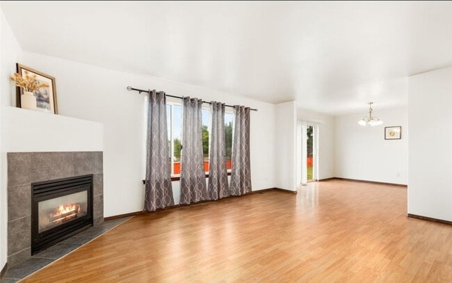 Building Photo - 9823 31st Ave SE