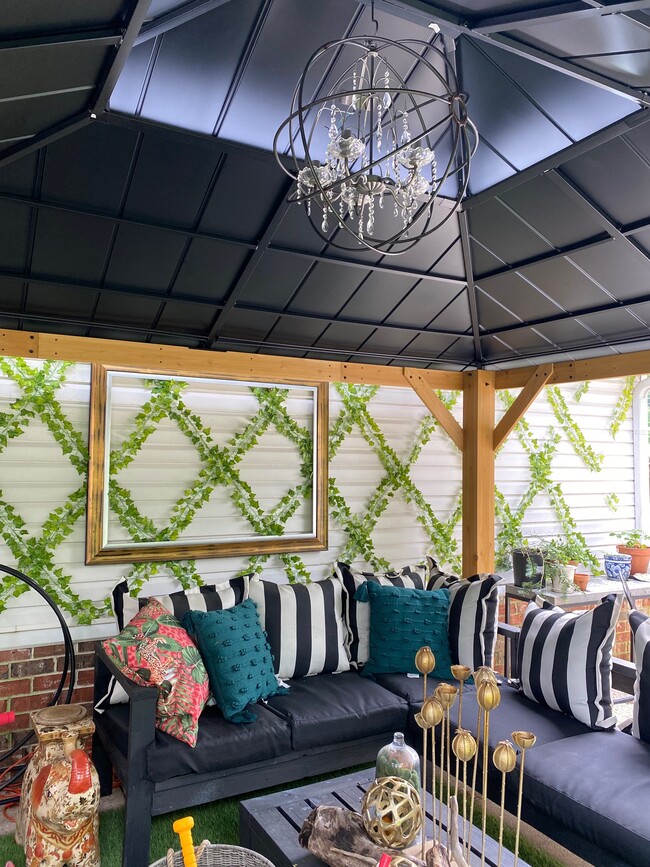 Building Photo - 1044 Hummingbird Ln