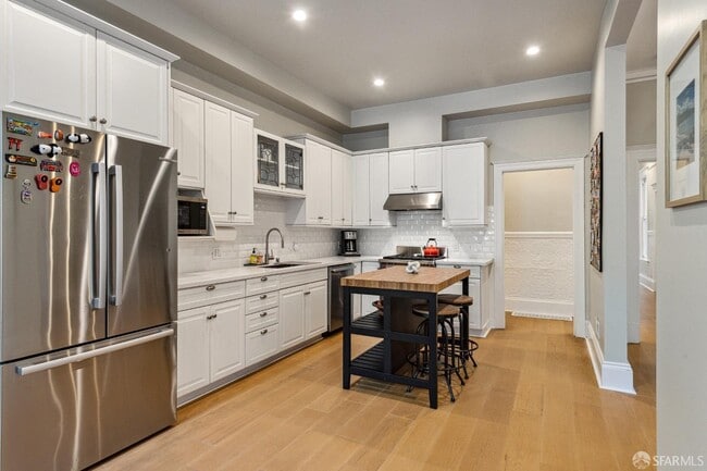 Building Photo - 2856 Sacramento St