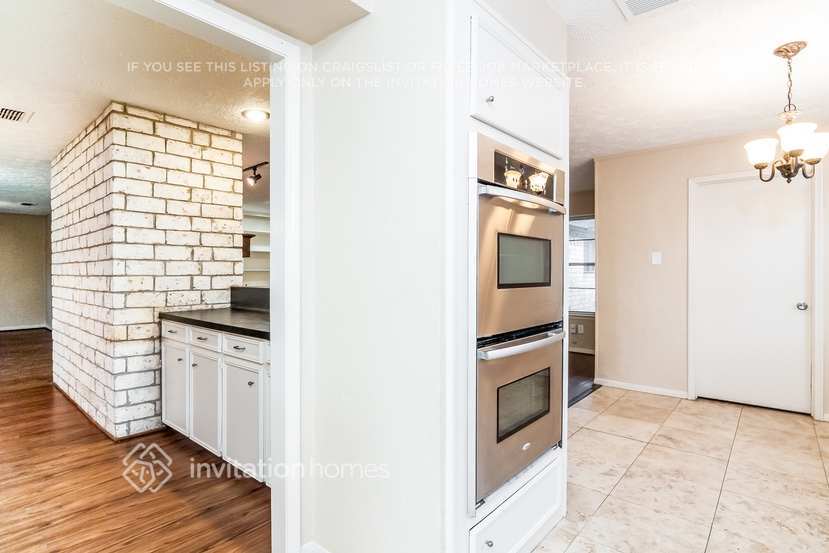 Building Photo - 10127 Sagerock Dr