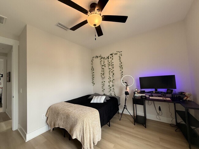 Building Photo - 206 Red Deer Run