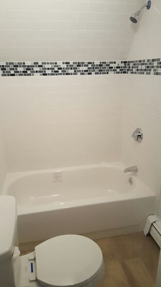 Building Photo - 8 Main St