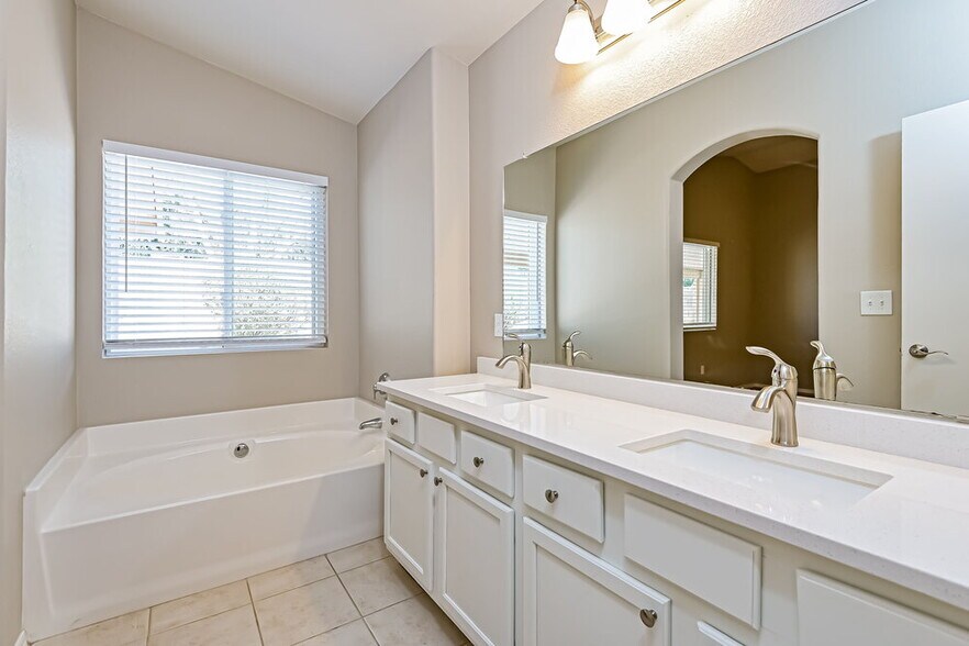 Building Photo - 3535 S Harrison Shadow Way