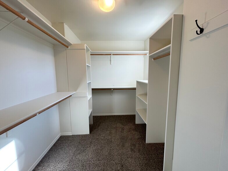 Building Photo - 8896 W Shoup Dr