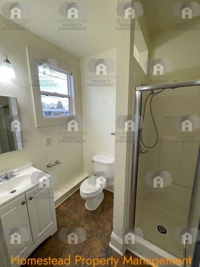 Building Photo - 321