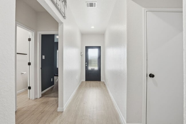 Building Photo - New Construction 3 bed 2 bath home available near Lackland AFB! Move in January!