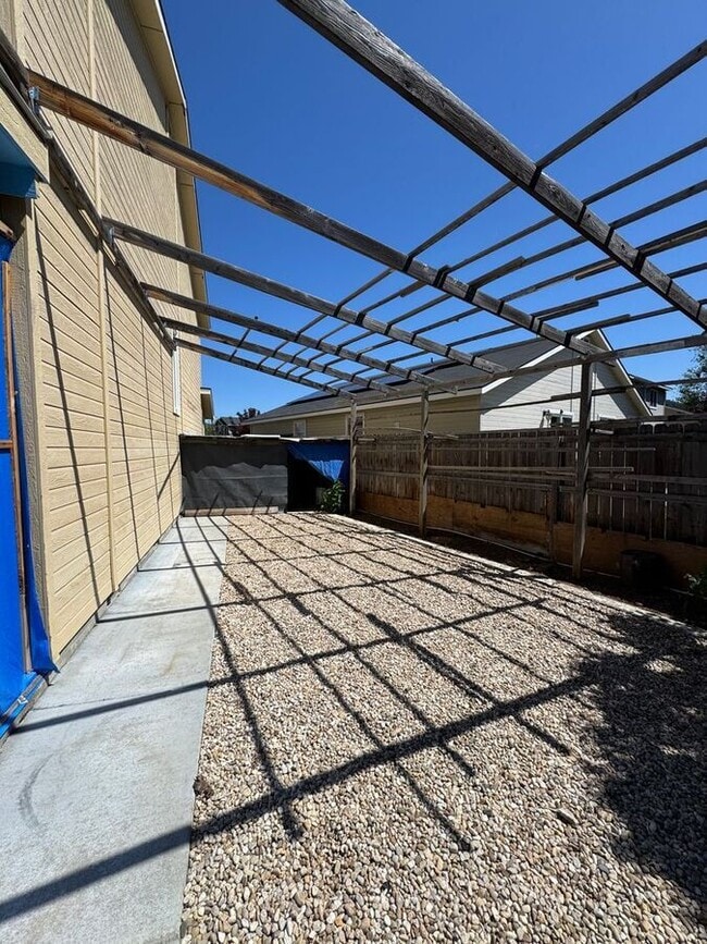 Building Photo - 1001 N Dove Ave