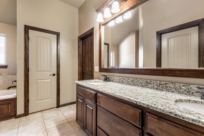 Building Photo - 542 W Chickasaw Ct Way