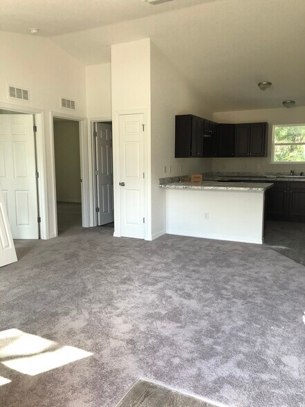 Building Photo - 15112 SE 94th Ter