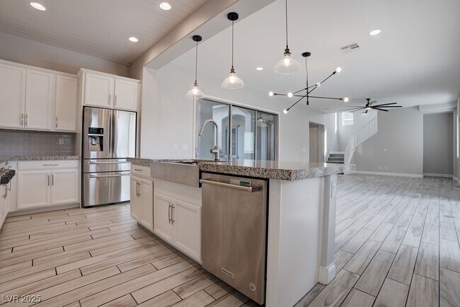 Building Photo - 367 Pollino Peaks St