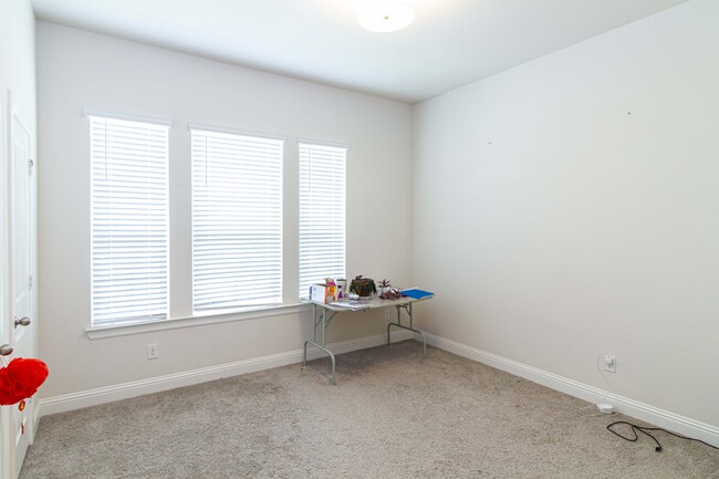 Building Photo - 3623 Carlsbad Way