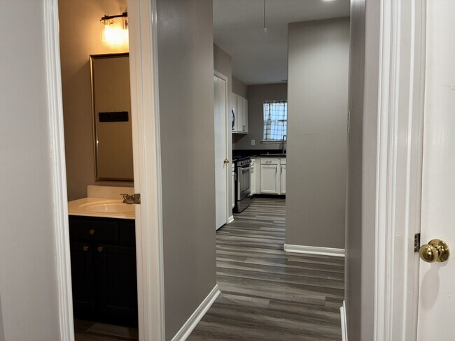 Building Photo - 2427 Halstead Dr