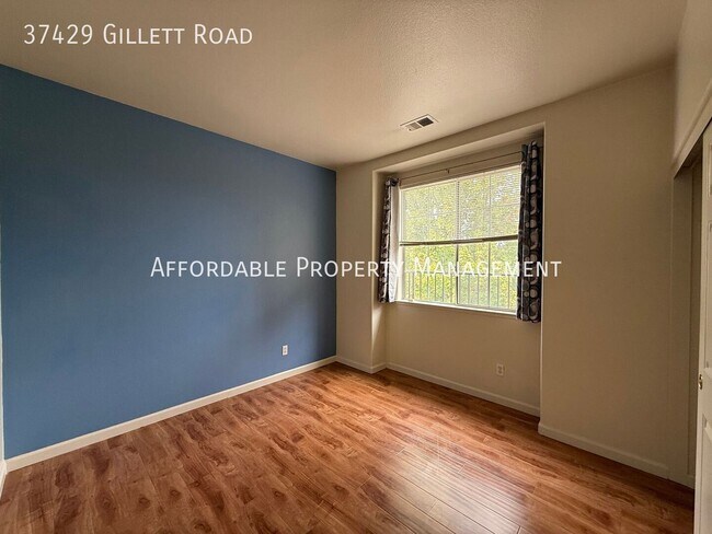 Building Photo - 37429 Gillett Rd