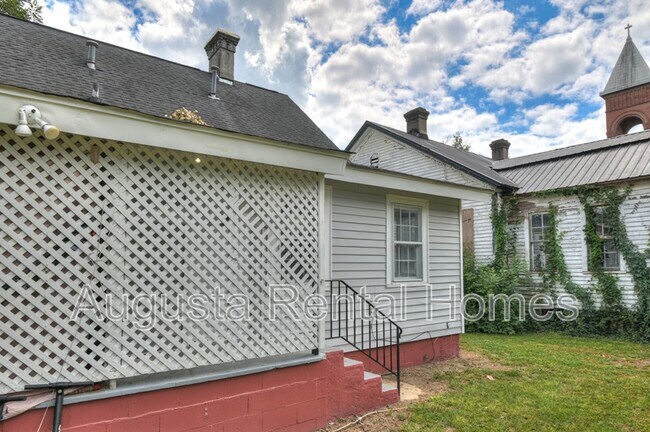 Building Photo - 515 3rd St