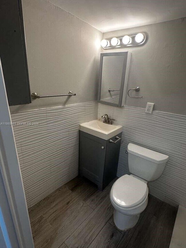 Building Photo - 6837 SW 39th Terrace