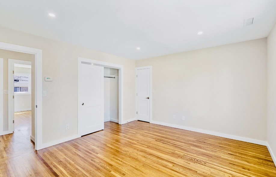 Building Photo - 136 Nelson Ave