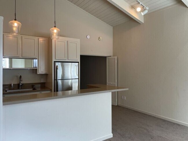 Building Photo - 1 Surf Way