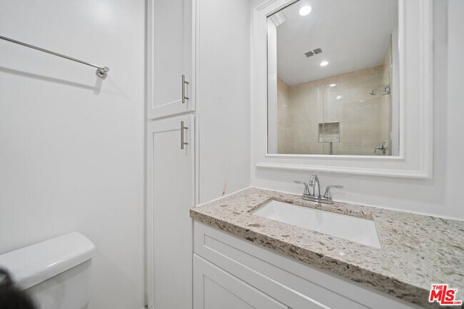 Building Photo - 7032 Lanewood Ave