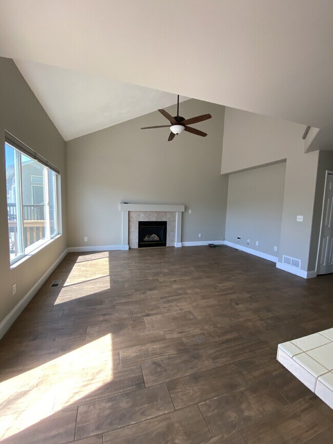 Building Photo - 5 bedroom - Oxbow