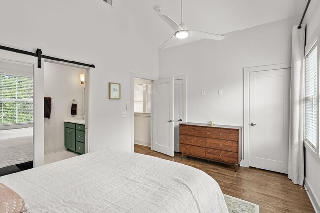 Building Photo - Stunning Gem in the heart of East Nashville!!
