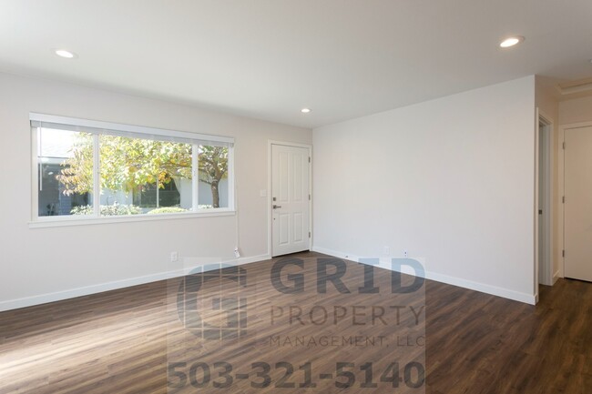Building Photo - GPM392 - NE Everett St (T1)