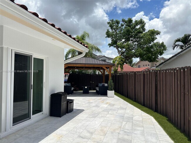 Building Photo - 5020 SW 154th Ave