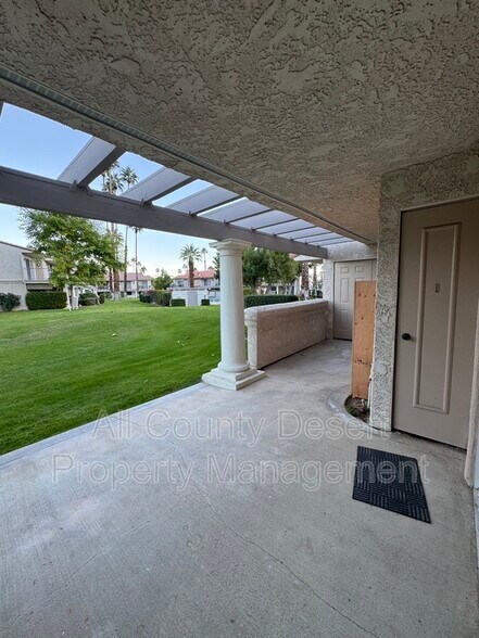 Building Photo - 2701 E Mesquite Ave