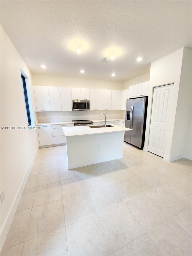 Building Photo - 4583 NW 83rd Pl