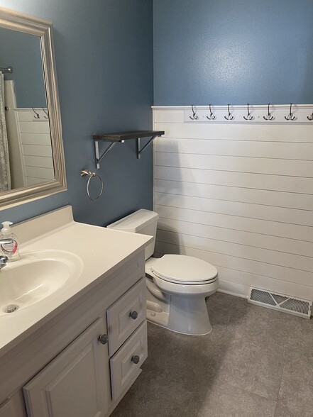 Main Floor Bathroom - 738 Vilas St