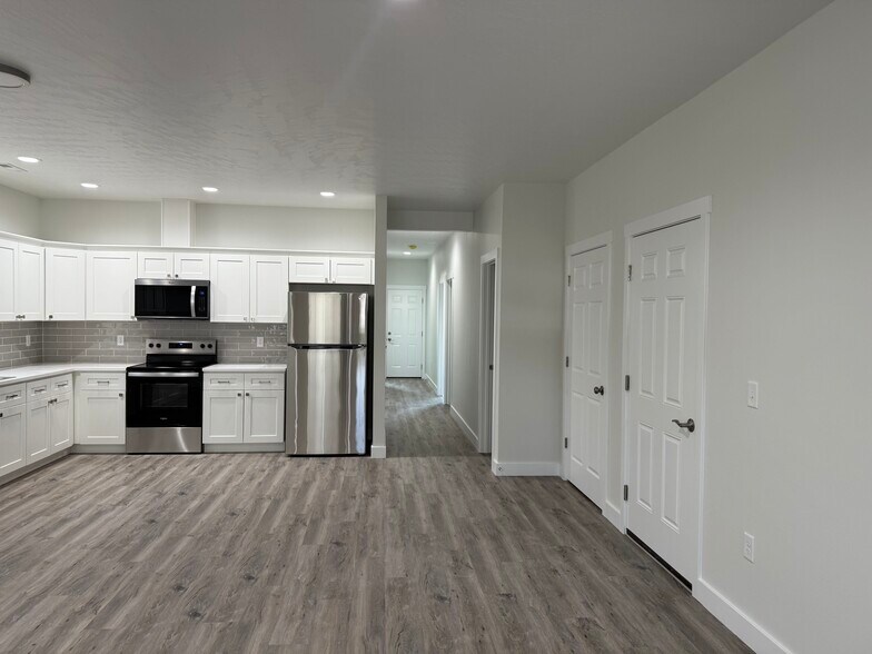 Building Photo - 8673 Charles Rd NE