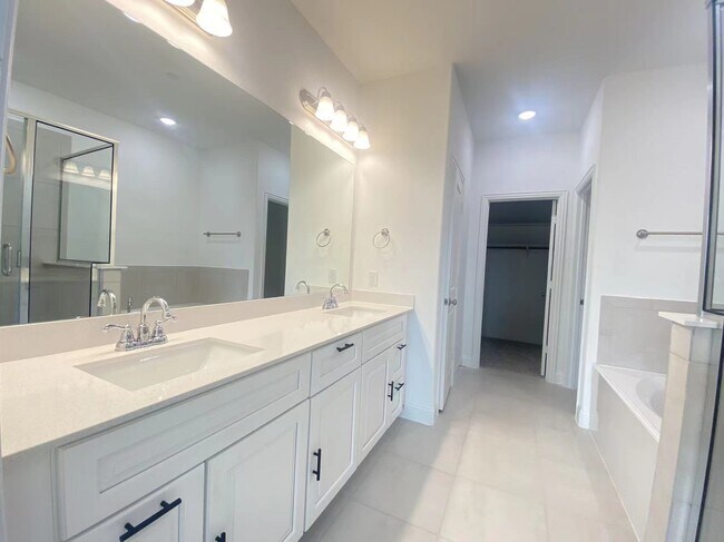 Building Photo - 1495 Perrin Ln