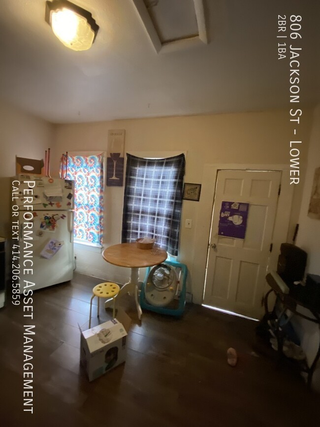 Building Photo - Spacious 2br lower in Racine