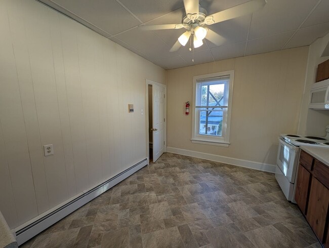 Building Photo - 2nd Floor 2 Bedroom Apartment