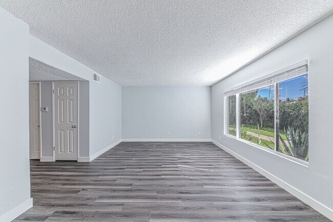 Interior Photo - 1600-1610 Mabury Street