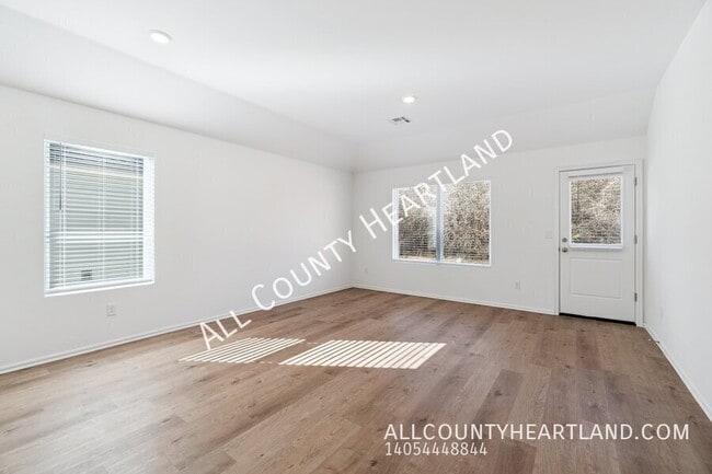 Building Photo - 3405 Little Creek Dr