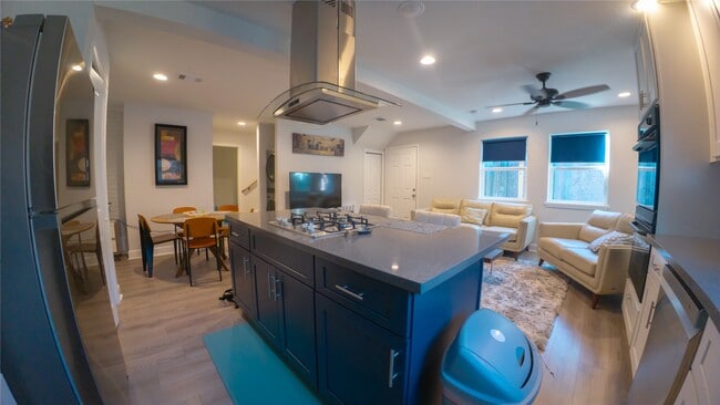 Building Photo - 10326 Meadow Lake Ln