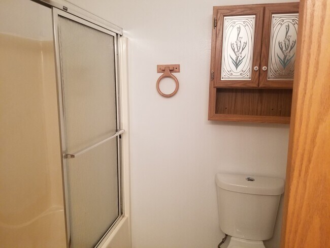 Master bath - 5695 Wilshire Dr
