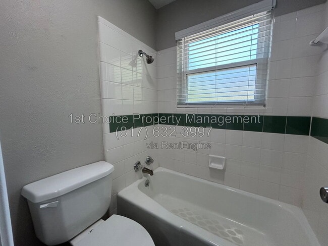 Building Photo - 1516 Oakridge Ct W