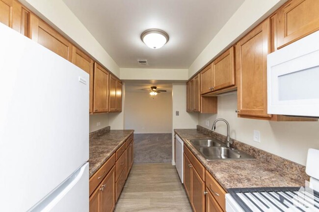 Building Photo - 2 bedroom in Lake Zurich IL 60047