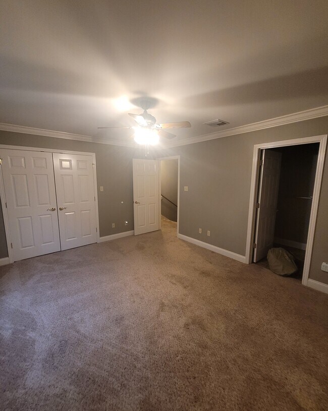 Building Photo - 8 Townhouse Cv