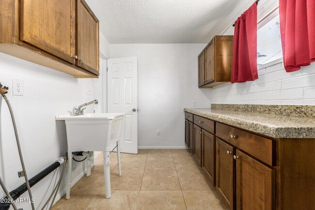 Building Photo - 6742 N 19th St