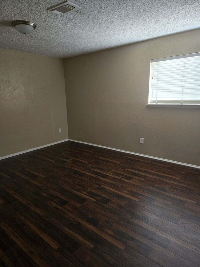 Building Photo - 6601 Sands Point Dr