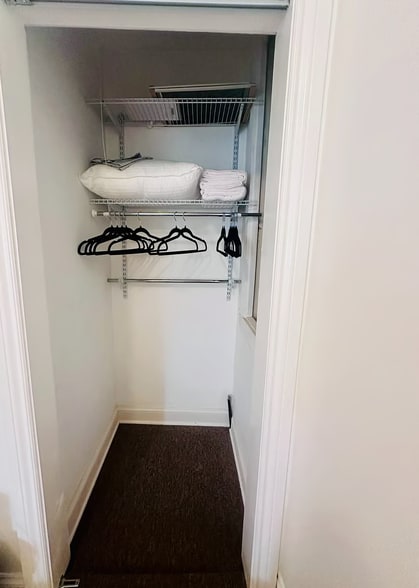 Building Photo - 2014 N Oakley Ave