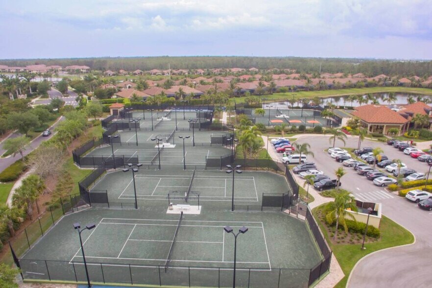 Building Photo - 9837 Venezia Cir