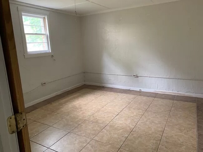 Building Photo - Spacious home in Florence, AL - Walking di...