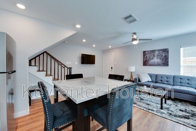 Building Photo - 7954 Sayers St