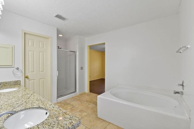 Building Photo - 9811 Arrowgrass Dr