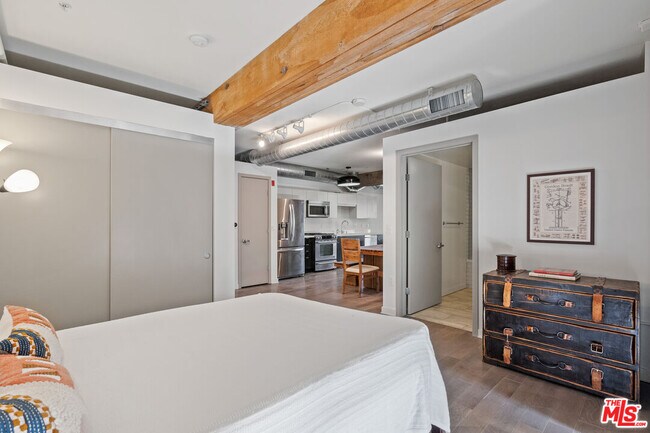 Building Photo - 527 Molino St