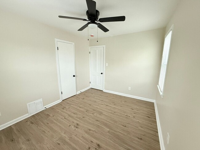 Building Photo - Renovated 3-Bedroom Home – We Welcome Sect...